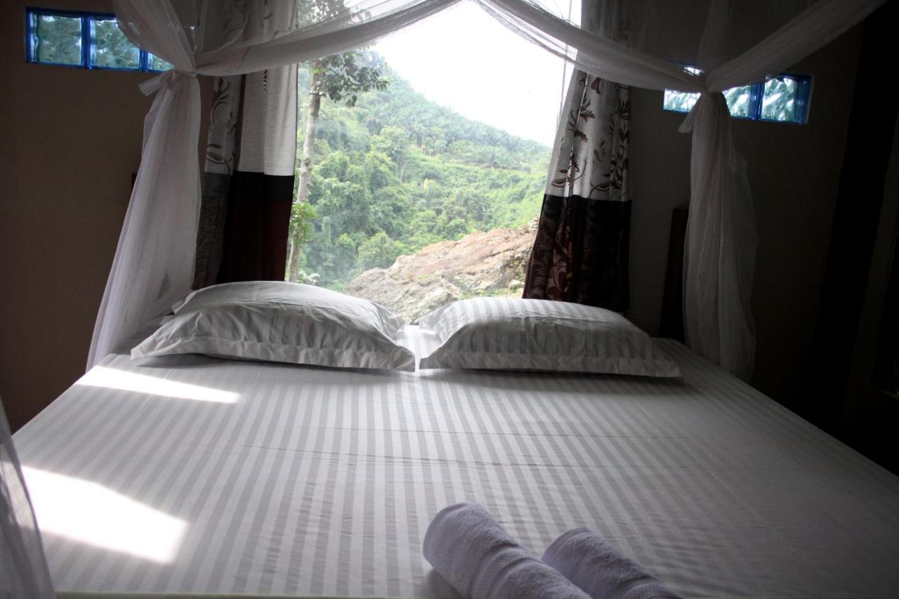 On The Rocks Bungalows, Restaurant And Jungle Trekking Tours Букит-Лаванг Экстерьер фото