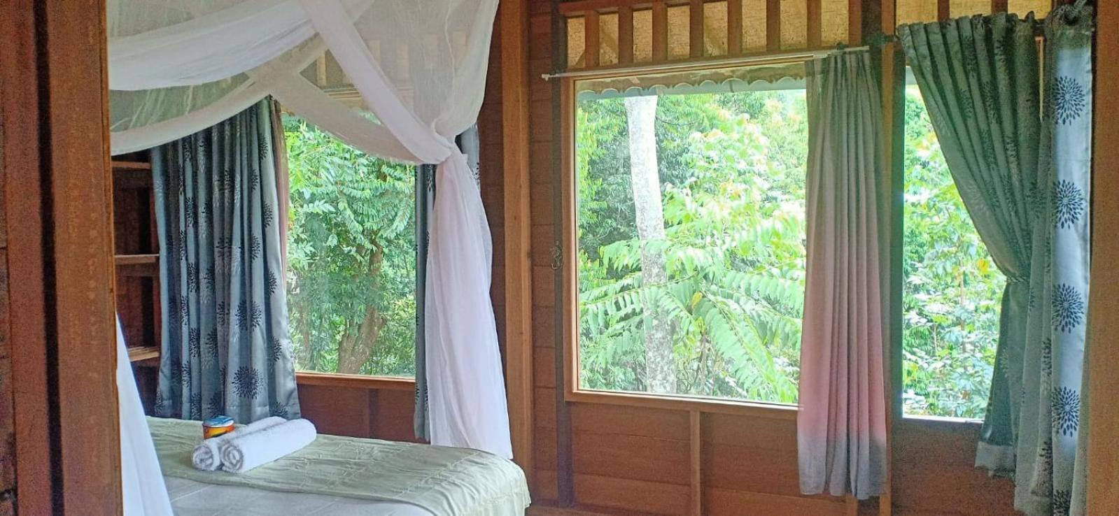 On The Rocks Bungalows, Restaurant And Jungle Trekking Tours Букит-Лаванг Экстерьер фото