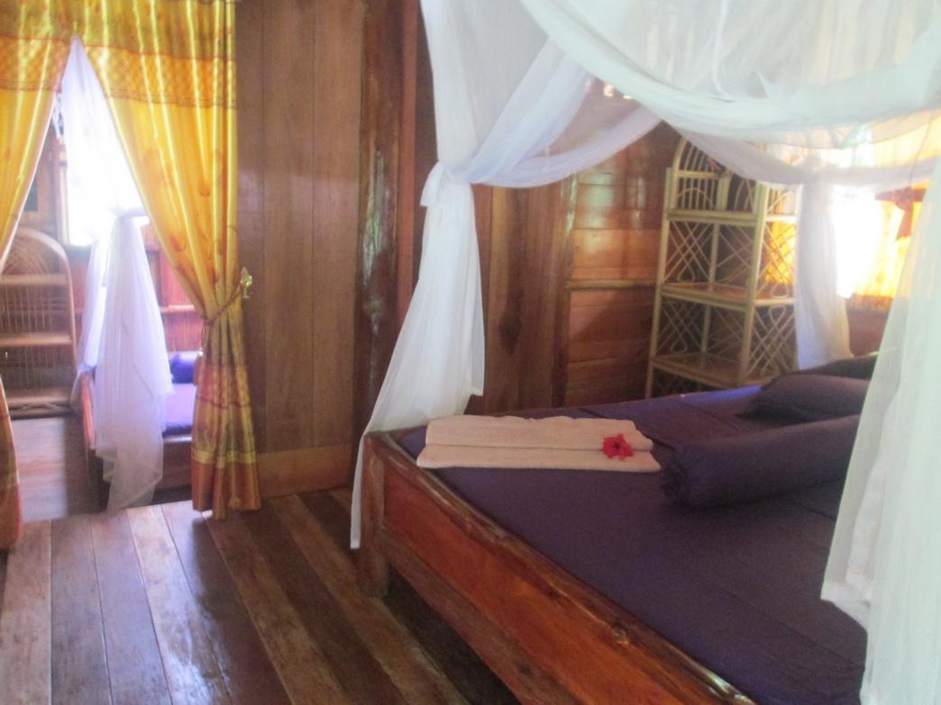 On The Rocks Bungalows, Restaurant And Jungle Trekking Tours Букит-Лаванг Экстерьер фото