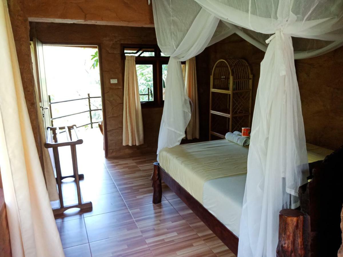On The Rocks Bungalows, Restaurant And Jungle Trekking Tours Букит-Лаванг Экстерьер фото